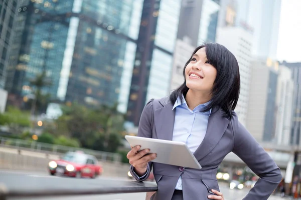 Jeune femme d'affaires asiatique en costume d'affaires — Photo