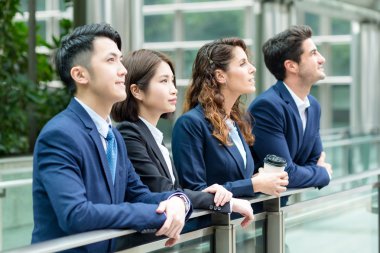 Grup çok etnik iş adamları