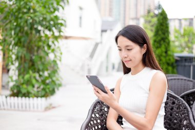 akıllı telefon, açık kullanan kadın