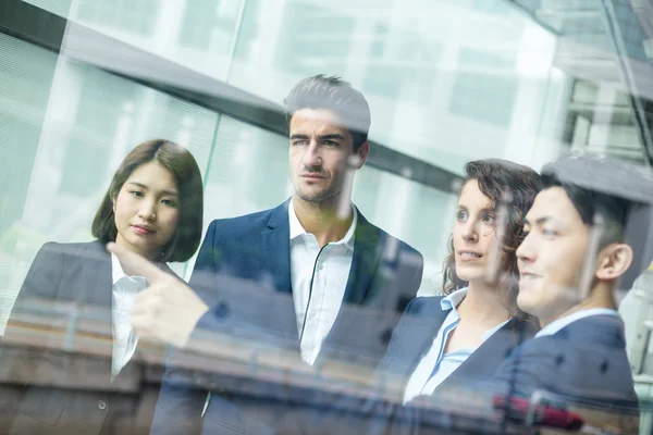 Groep van multi-etnische zakenmensen — Stockfoto