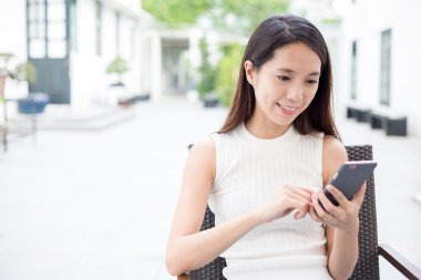 akıllı telefon, açık kullanan kadın