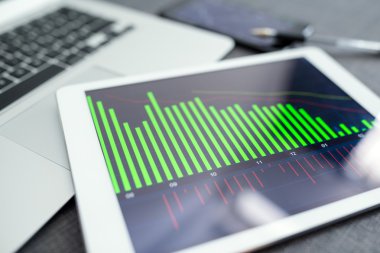 İş çizelgeleri bir ekran ile dijital tablet