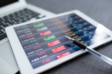 İş çizelgeleri bir ekran ile dijital tablet
