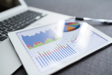 İş çizelgeleri bir ekran ile dijital tablet