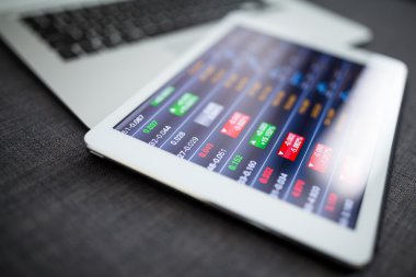 İş çizelgeleri bir ekran ile dijital tablet