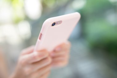 Akıllı telefon kullanarak eller