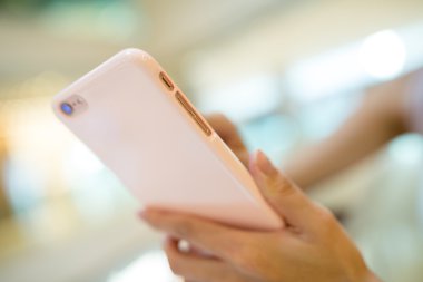 Akıllı telefon kullanarak eller