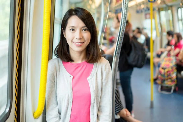 Mujer dentro del compartimiento del tren —  Fotos de Stock