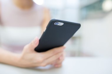 cep telefonuna SMS göndermek kadın