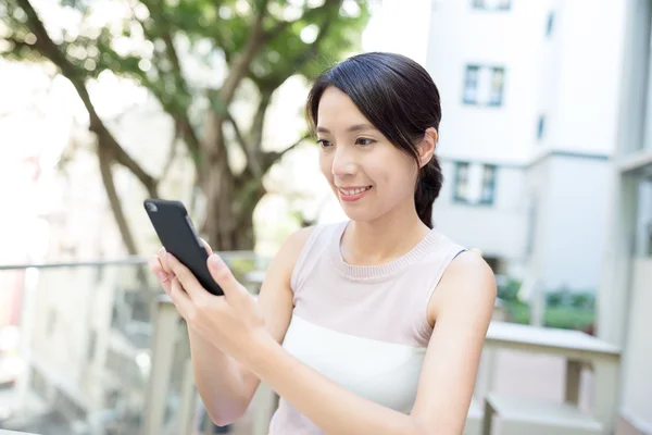 Asian woman using smart phone — Stock Photo, Image