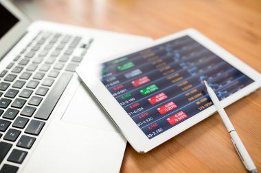 İş çizelgeleri bir ekran ile dijital tablet