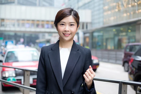 Mujer de negocios en traje negro —  Fotos de Stock