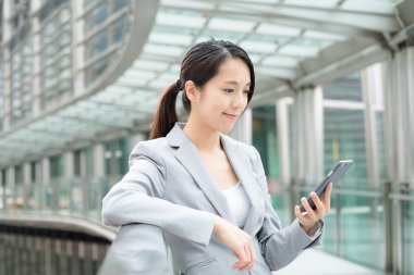 iş takım elbiseli genç Asyalı işkadını