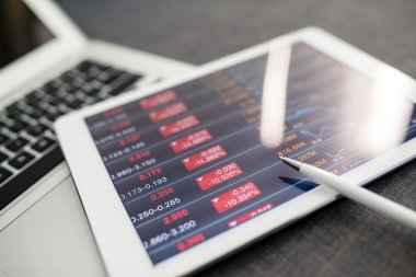 İş çizelgeleri bir ekran ile dijital tablet