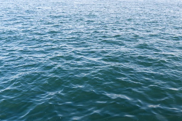 Ondas no oceano azul — Fotografia de Stock