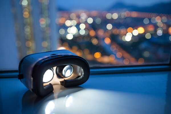 Virtual reality device with light up