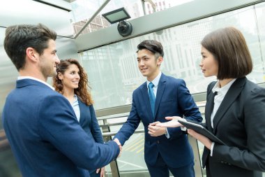 Grup çok etnik iş adamları