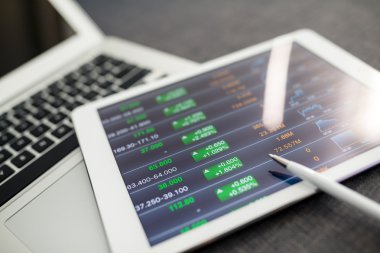 İş çizelgeleri bir ekran ile dijital tablet