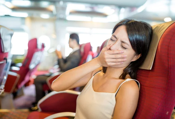 Vrouw gevoel ziek op boot — Stockfoto