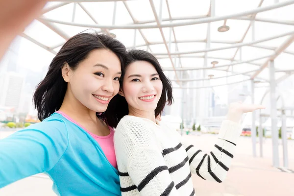 Young women taking selfie — Stock Photo, Image