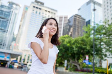 Kadın telefonda Sohbet