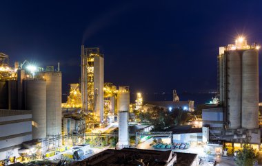 Geceleri endüstriyel çimento fabrikası