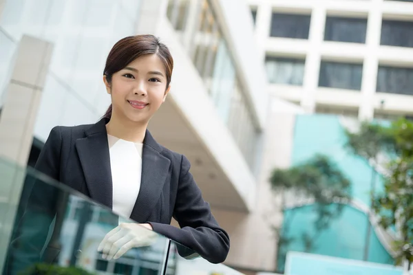 Joven asiática mujer de negocios traje —  Fotos de Stock