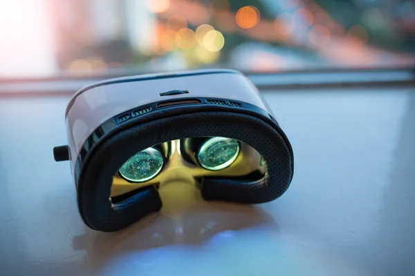 Virtuele realiteit apparaat met verlicht — Stockfoto