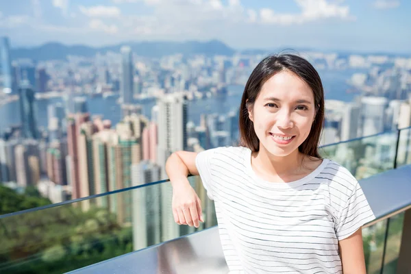 Mladá žena v Hong Kongu — Stock fotografie