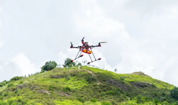 Drone repül az égen — Stock Fotó