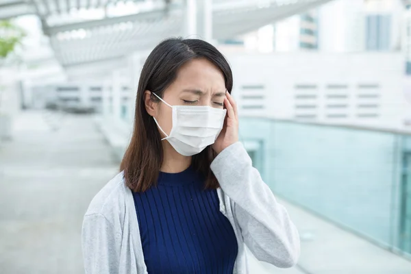 Asiática mujer sintiéndose mal — Foto de Stock