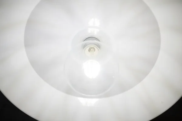 Weiße Beleuchtung Kronleuchter — Stockfoto