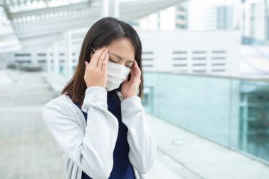 Asyalı kadın duygu baş ağrısı