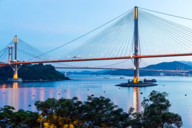 Hong Kong 'daki asma köprü.