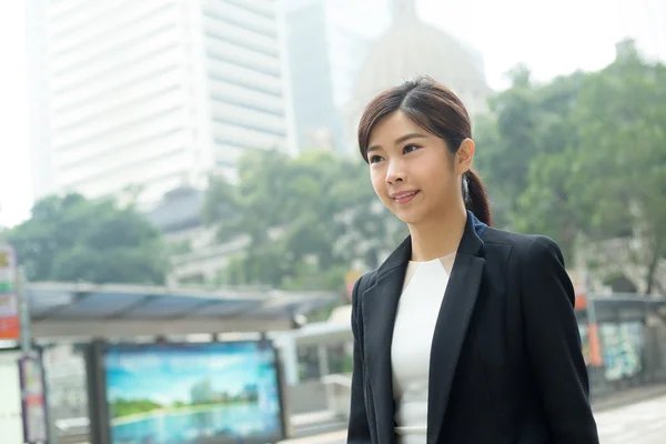 युवा आशियाई व्यवसाय महिला व्यवसाय सूट — स्टॉक फोटो, इमेज