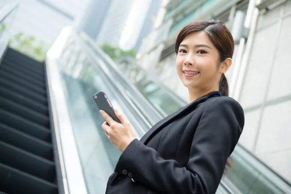 Jeune femme d'affaires asiatique en costume d'affaires — Photo