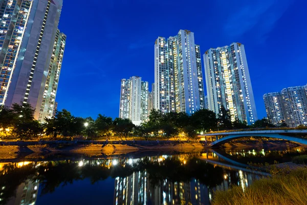 Apartment buildings in Hong Kong at night — Stock Photo, Image