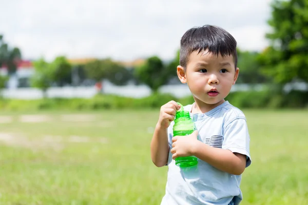 Süße asiatische kleine Junge — Stockfoto