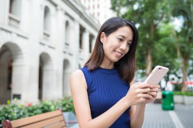 akıllı telefon, açık kullanan kadın