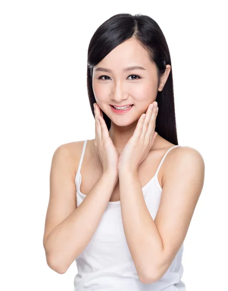 Aziatische mooie vrouw met perfecte huid — Stockfoto