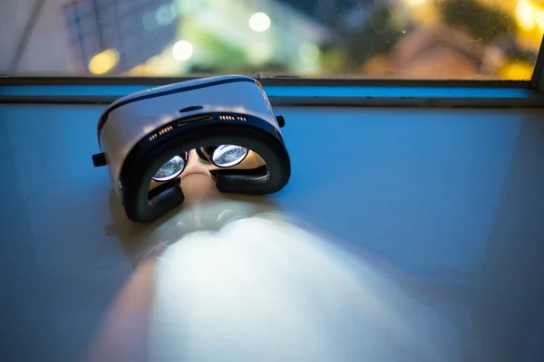 Virtuální realita zařízení se rozsvítí — Stock fotografie