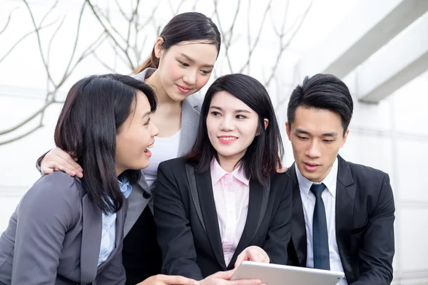 Grupo de asiáticos jovens empresários — Fotografia de Stock