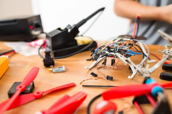 Installing the component on drone body — Stock Photo, Image