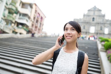 kadın Macau cep telefonunda söz