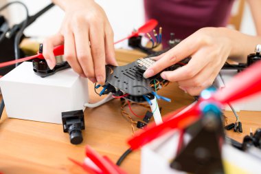 Uçan drone evde yapma