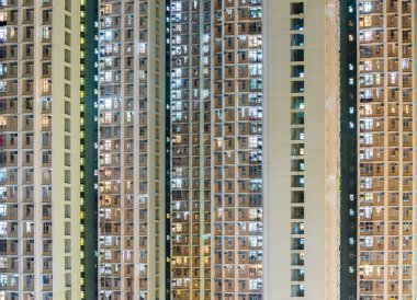 Geceleri binanın cephe