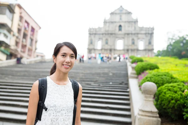 Vrouw bezoekende Macau stad — Stockfoto