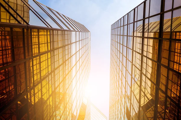 Edificios de oficinas con paredes de vidrio —  Fotos de Stock