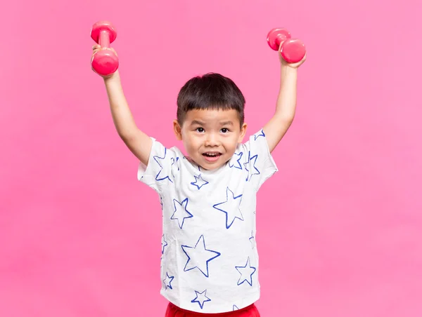 Asiatico piccolo ragazzo sollevamento fino manubri — Foto Stock