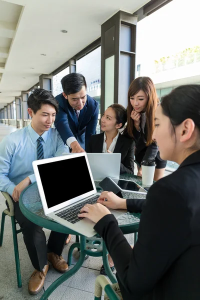 Proje hakkında tartışmak iş adamları